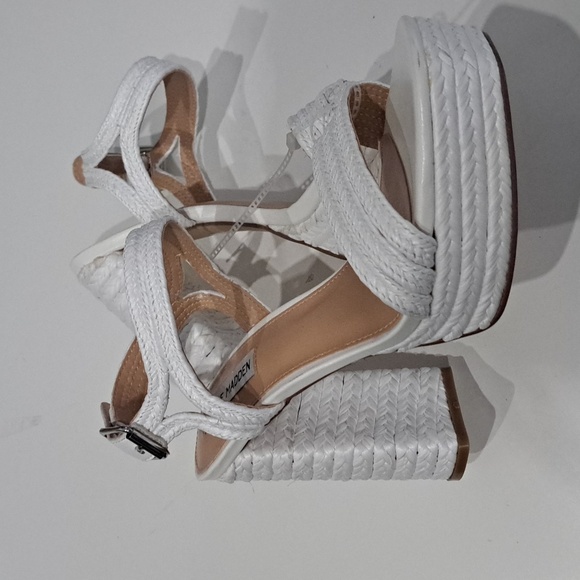 Steve Madden Lomardo Sandal in White - Picture 2 of 9